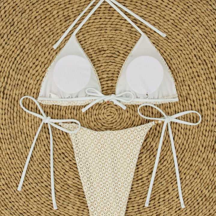 Dame triangel-bikini med justerbare bindebånd og fint hulmønster Stilla