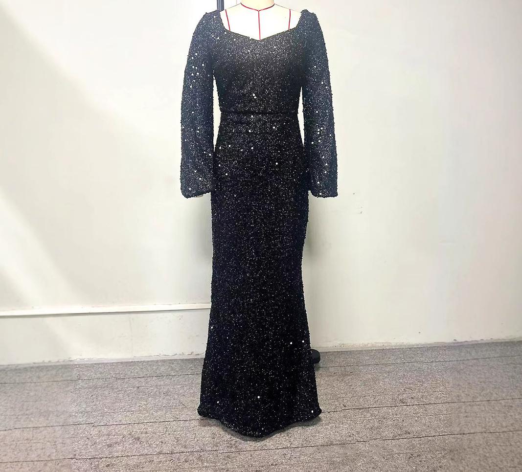 Dame Glitrende Aftenkjole med skinnende Pailletter og elegante Trompetærmer Stilla