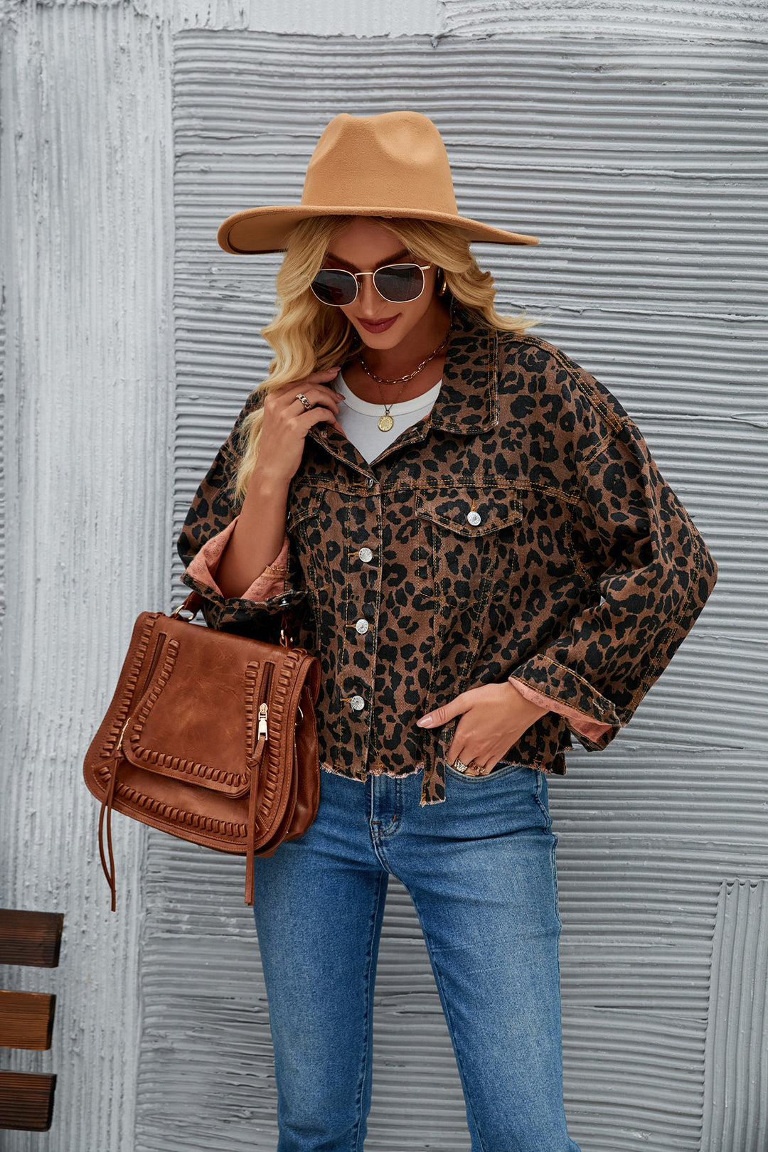 Damejeansjakke i den trendy Leo-design med oversized pasform Stilla