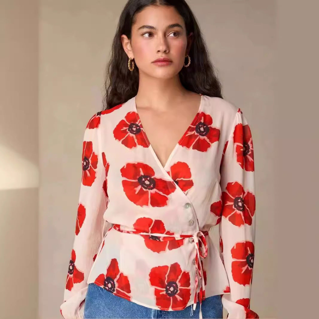 Dame indpakningsbluse med florale accenter og elegant taljehæk Stilla