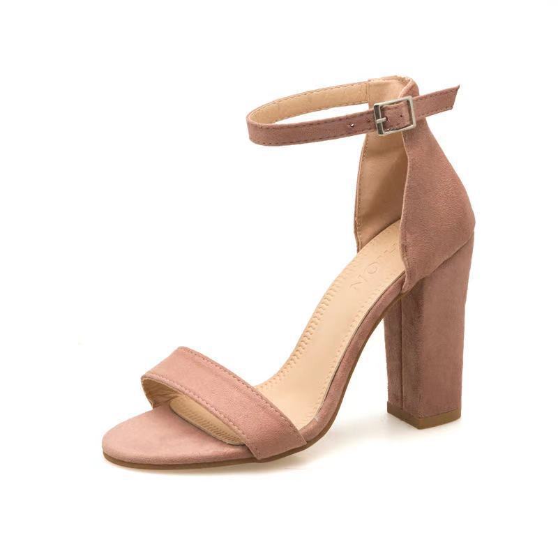 Dame sandaler med elegant blokhæl og justerbar rem Stilla