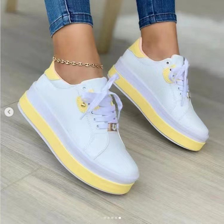 Dame Sneakers med moderigtigt plateau og elegante detaljer Stilla