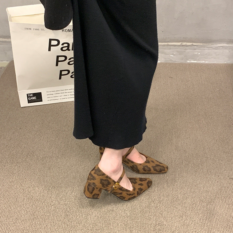 Femme Elegante Chunky Heel Pumps Stilla