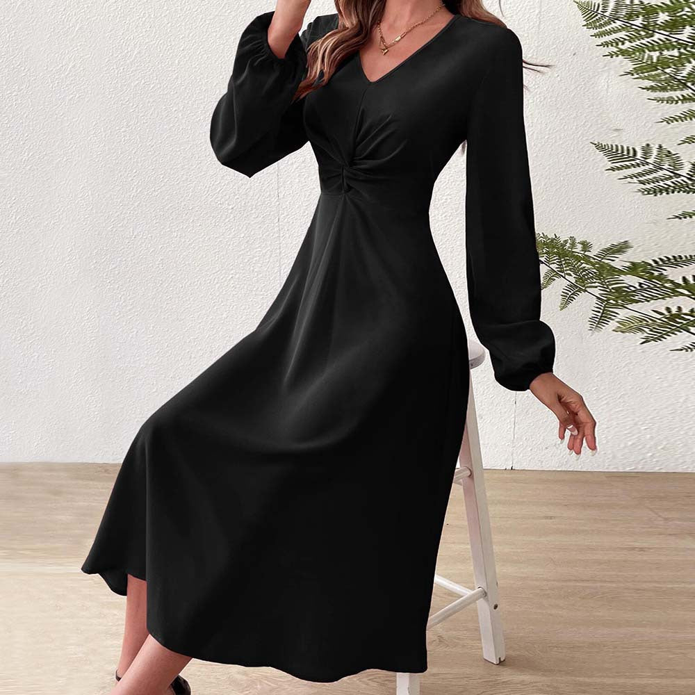 Damer elegant midi kjole med figurskabende drapering og dyb V-hals Stilla
