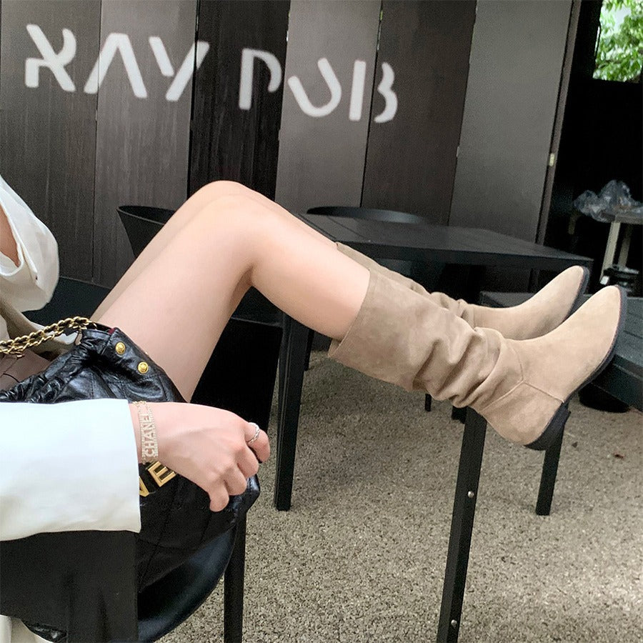 Dame elegante støvler i blødt ruskind med moderigtigt slip-on design Stilla