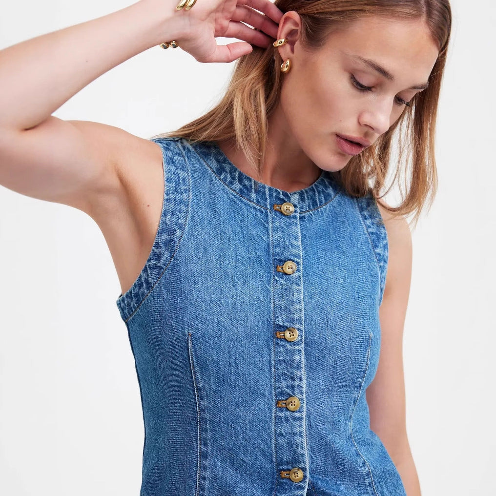 Dame denim jakke med asymmetrisk snit og dekorative knapper Skovae