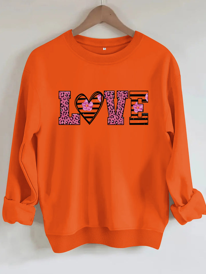 Kvinders sweatshirt med moderne leopard hjerte design og behagelig pasform Stilla