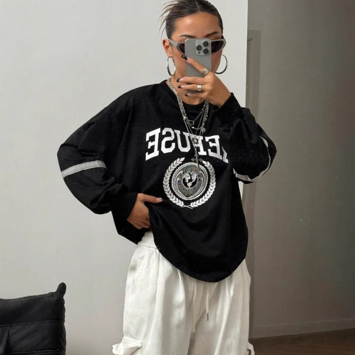 Kvinders Oversized Sweatshirt med Bred Bogstaver og Dekorative Accenter Stilla
