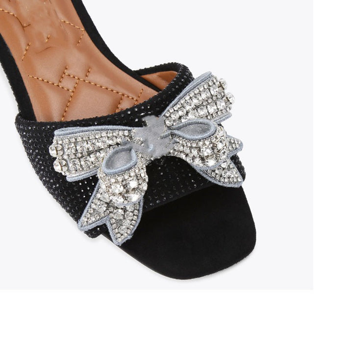 Femme Elegante Strass-besatte Riemchensandaler Stilla