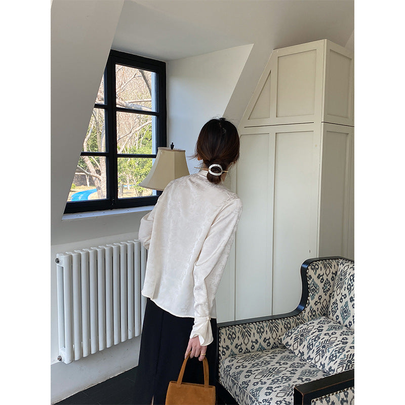 Damer elegant bluse med knapdetaljer og ekstravagant krave Stilla