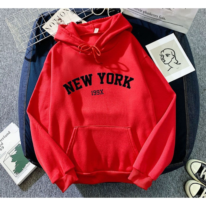 Kvinders hoodie med sporty New York print Skovae