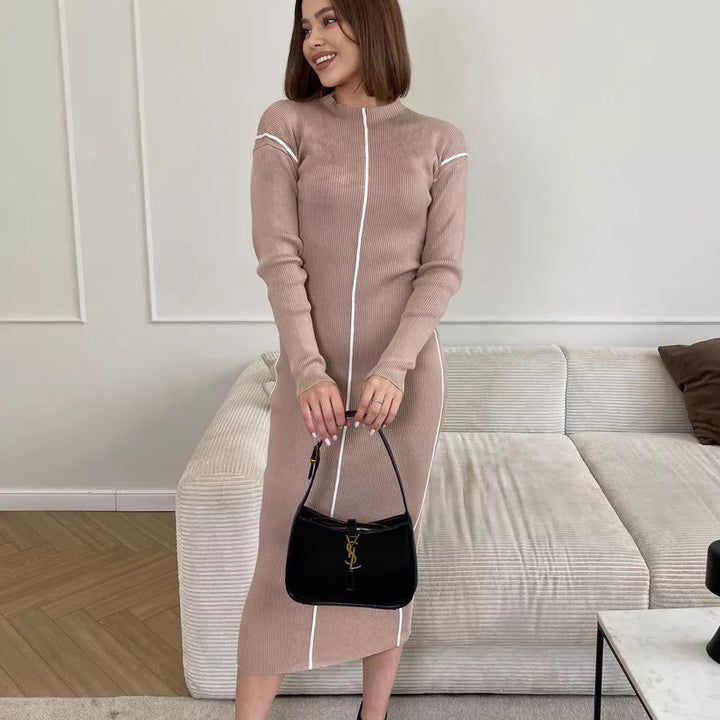 Dame elegant strikkjole med sporty lynlås og smigrende snit Stilla