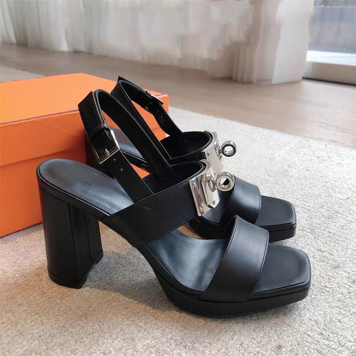 Femme Blokhæl Slide Sandaler med dekorativt spænde-detalje Stilla