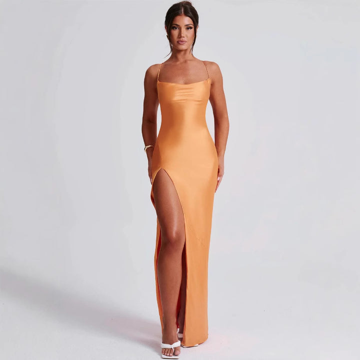 Dame elegant maxikjole med off-shoulder design og sidelids Stilla