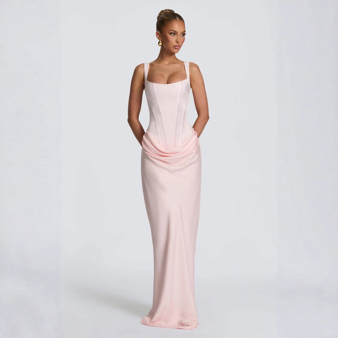 Dame Elegant Maxikjole med figurformende snit og fine draperinger Skovae