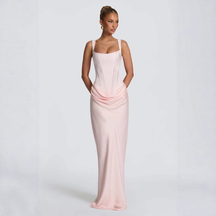 Dame Elegant Maxikjole med figurformende snit og fine draperinger Skovae