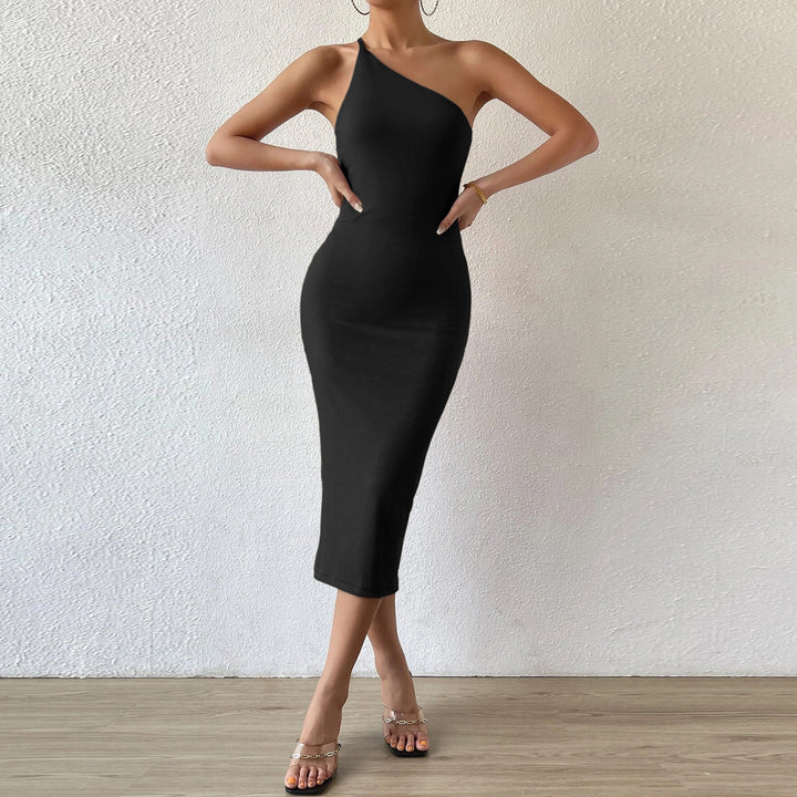Kvindernes figursyede midi kjole med asymmetrisk design Stilla