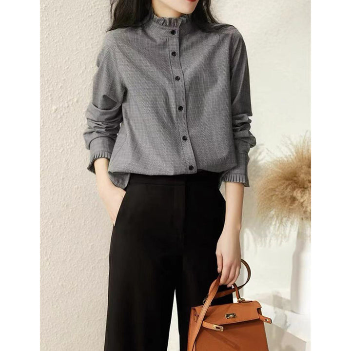 Damebluse med ståkrave og struktureret design Stilla