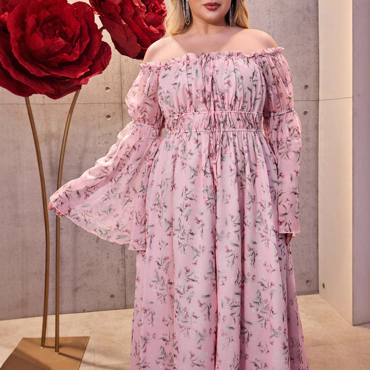 Damernes maxikjole med off-shoulder design og blomsterdetaljer Stilla