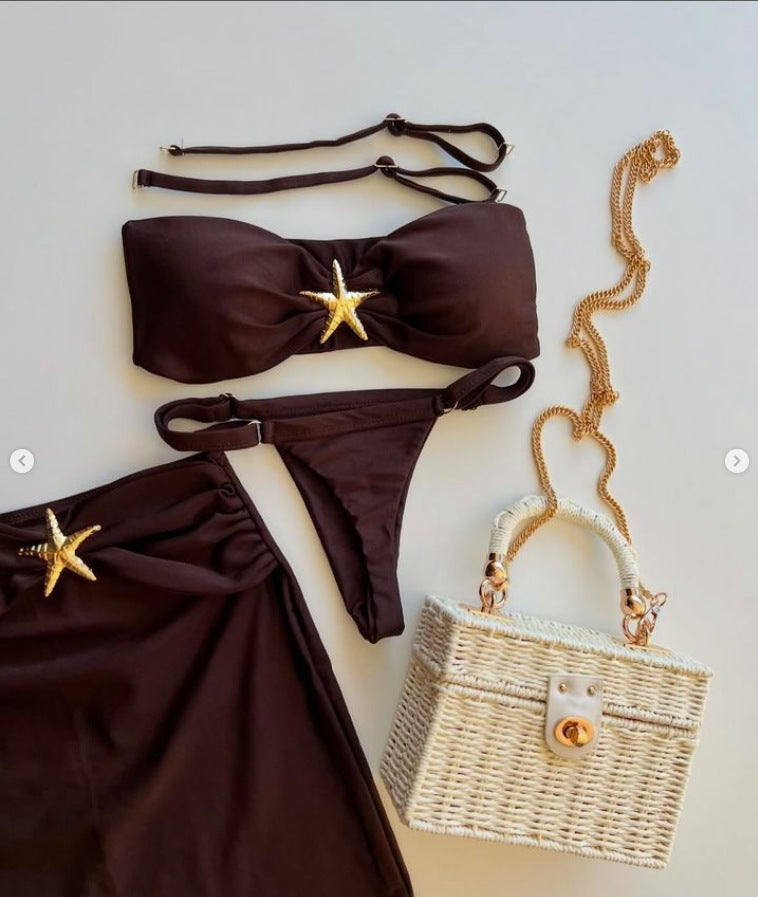 Dame bikini-sæt med glitrende detaljer og elegant nederdel Stilla
