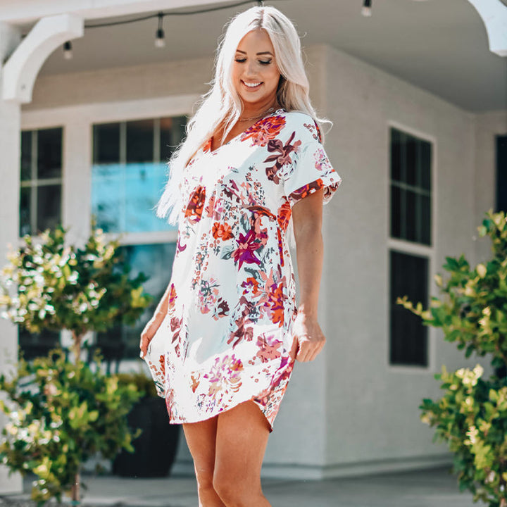 Dame fritidskjole med blomstret design og løs silhuet Stilla