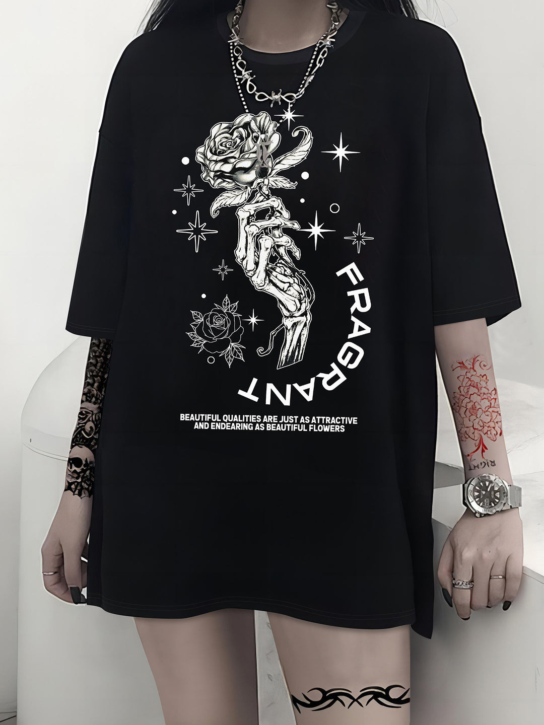 Dame T-shirt med kunstnerisk skeletmotiv og unikt tryk Skovae