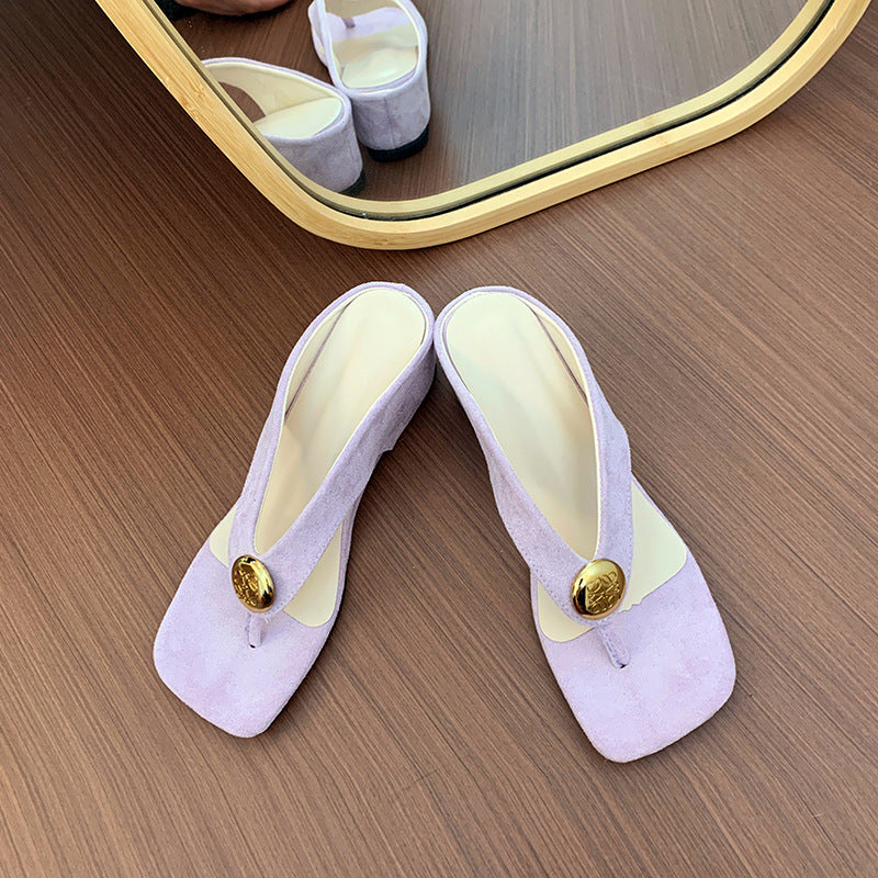 Dame stilige metalliske flip-flops med dekorativt gyldent accent Stilla