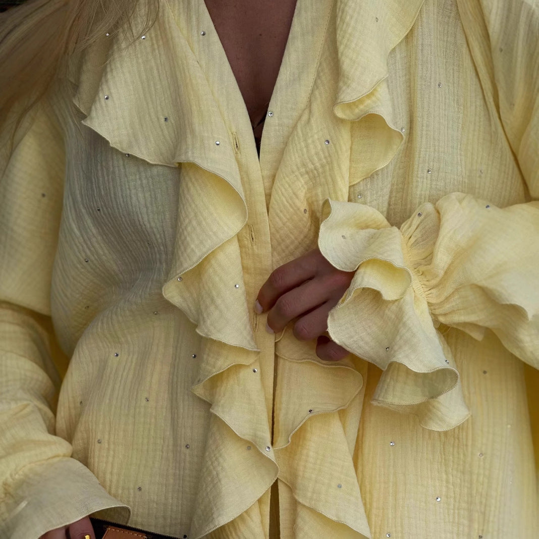 Kvinder let bluse med ruffle detaljer og elegant snit Stilla