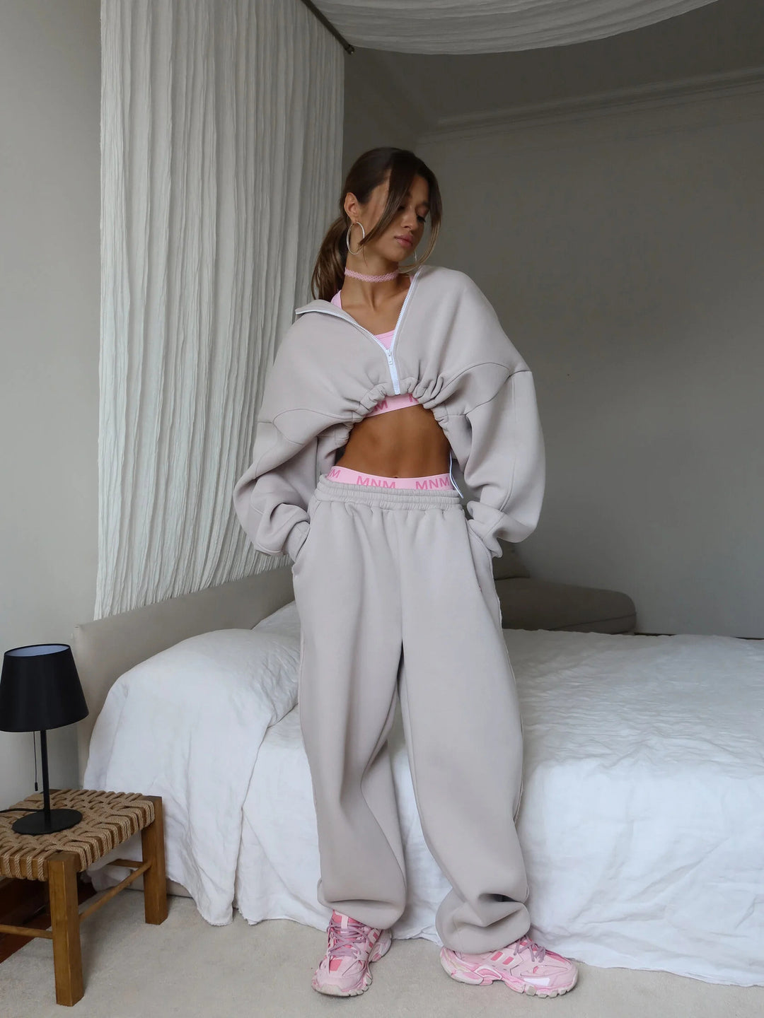 Women's sporty cropped hoodie and wide jogger pants set Skovae
