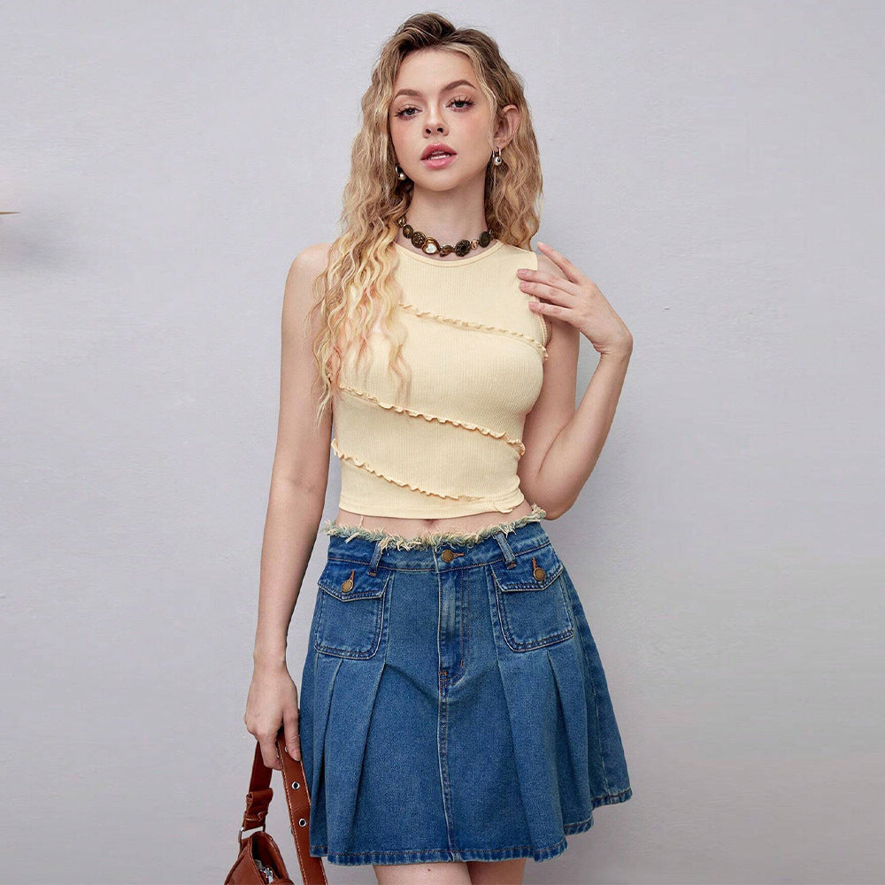 Kvindernes cropped top med flæse detaljer og moderne design Stilla
