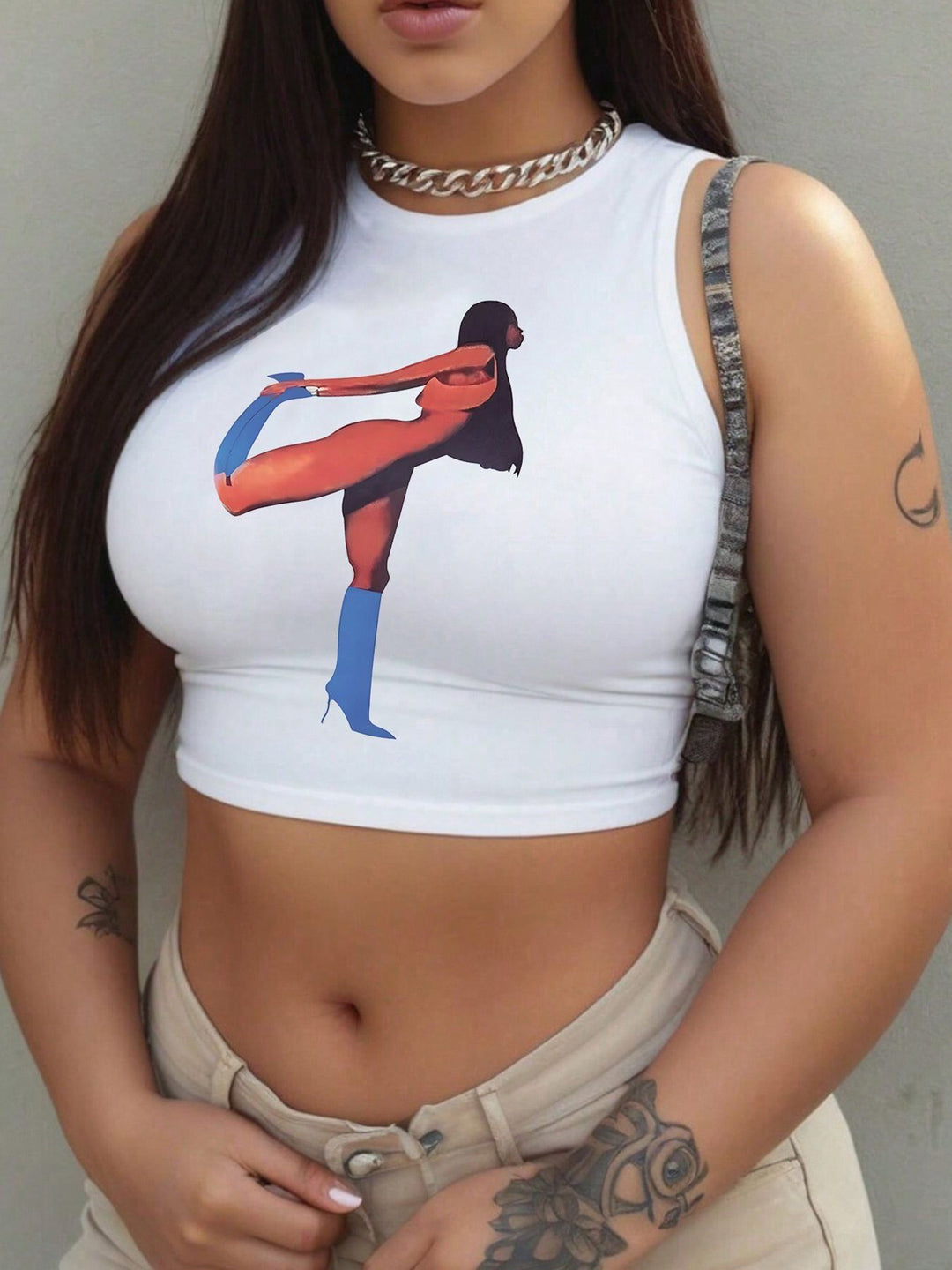 Dame Crop-Top med modigt statement-tryk Skovae