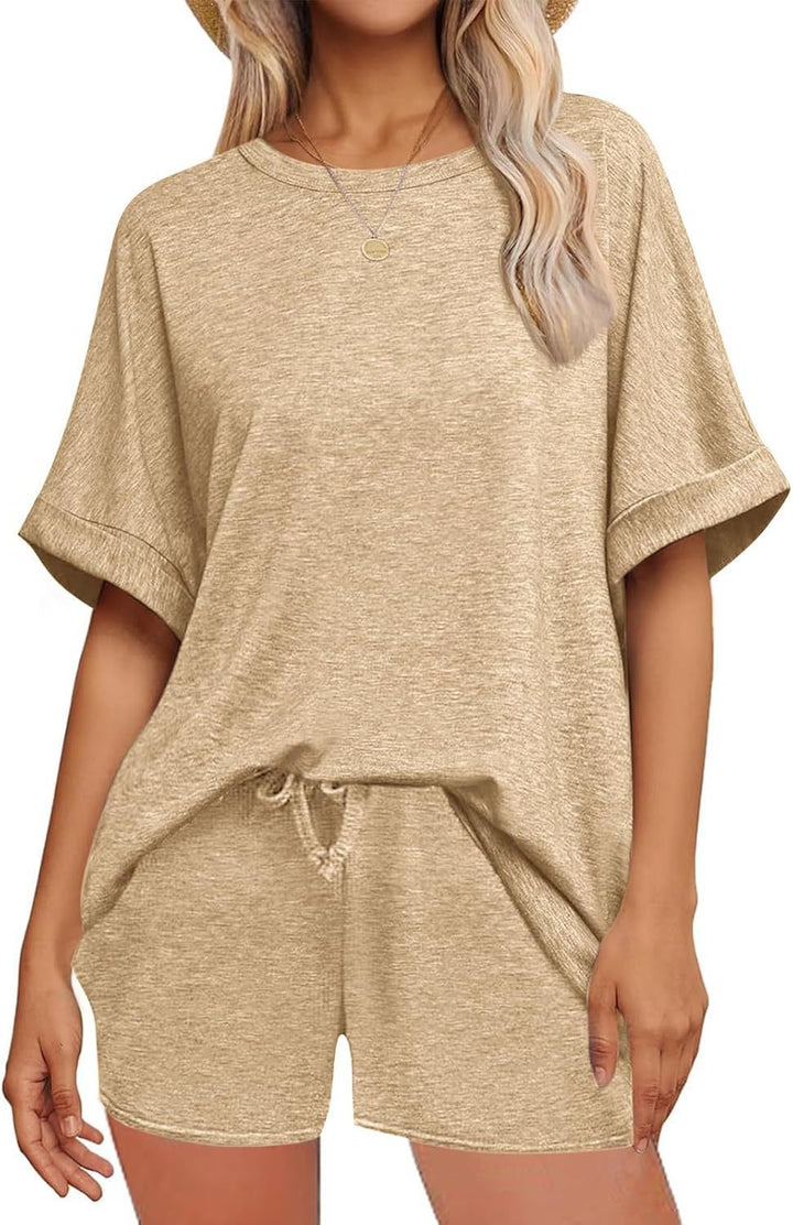 Damer afslappet kortærmet sæt med vid t-shirt og elastiske shorts Stiila