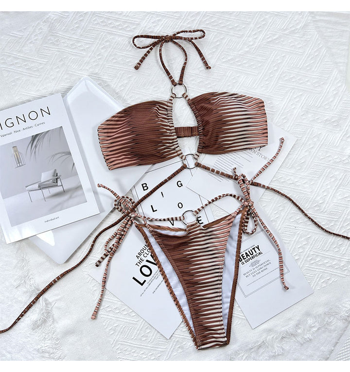 Dame Triangel-Bikini med innovativ ringdetalje og trendy bånd Stilla