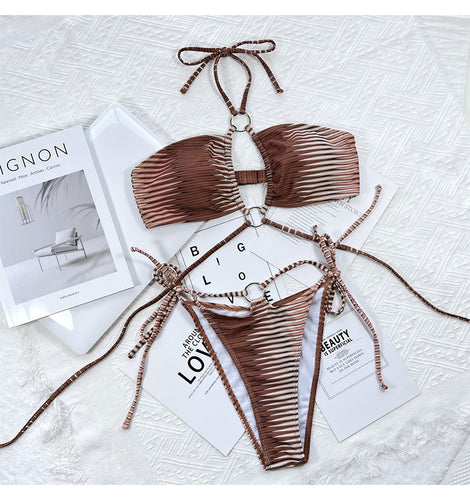 Dame Triangel-Bikini med innovativ ringdetalje og trendy bånd Stilla