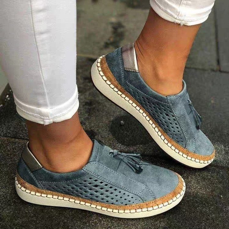 Dame Komfortable Slip-On Sneakers med åndbar perforering og trendy kvast-design Stilla