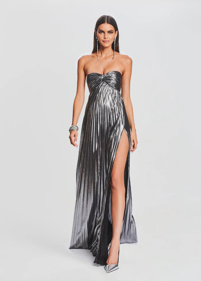 Kvinders aftenkjole med off-shoulder design og elegant slidser Skovae