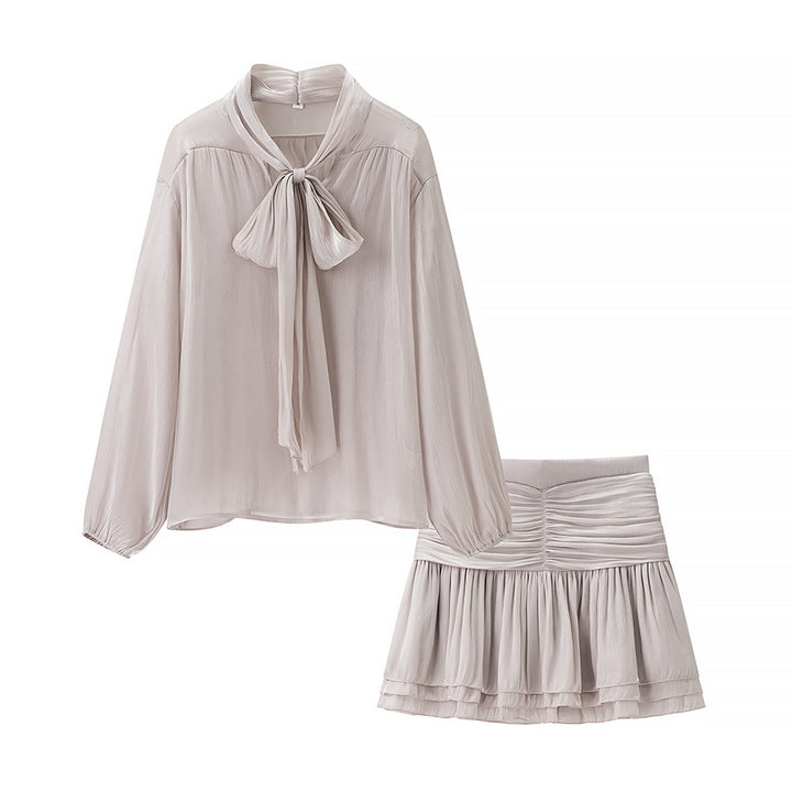 Dame bluse- og nederdelssæt med elegante flæsedetaljer Stilla