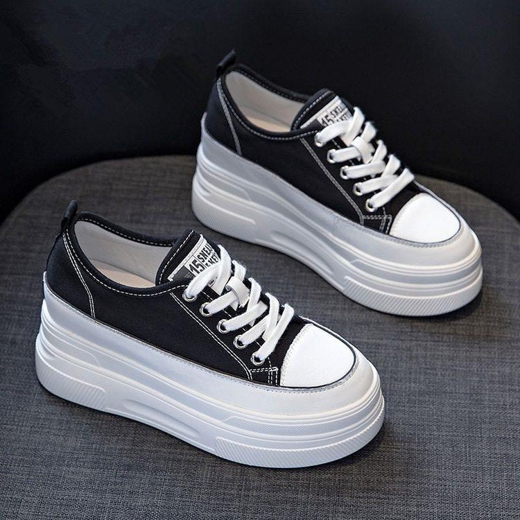 Dame Plateau-Sneakers med moderigtigt canvas-overmateriale og åndbar støddæmpning Stilla
