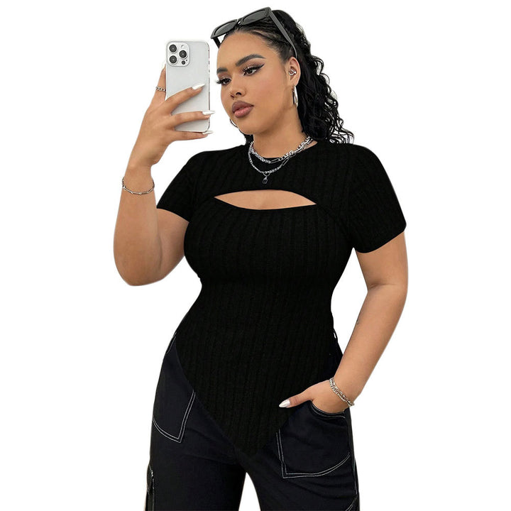 Dame figursyet top med moderne cut-out og ribstruktur Stilla