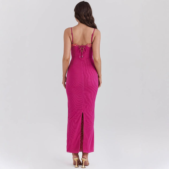 Dame tætsiddende maxi kjole med gennemsigtig kant og romantisk lace accent Skovae