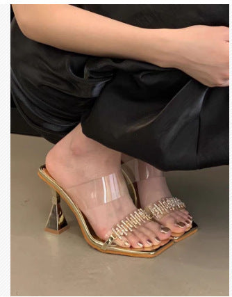 Femme Open-Toe Chunky Heeled Sandaler med Krystaludsmykninger Stilla