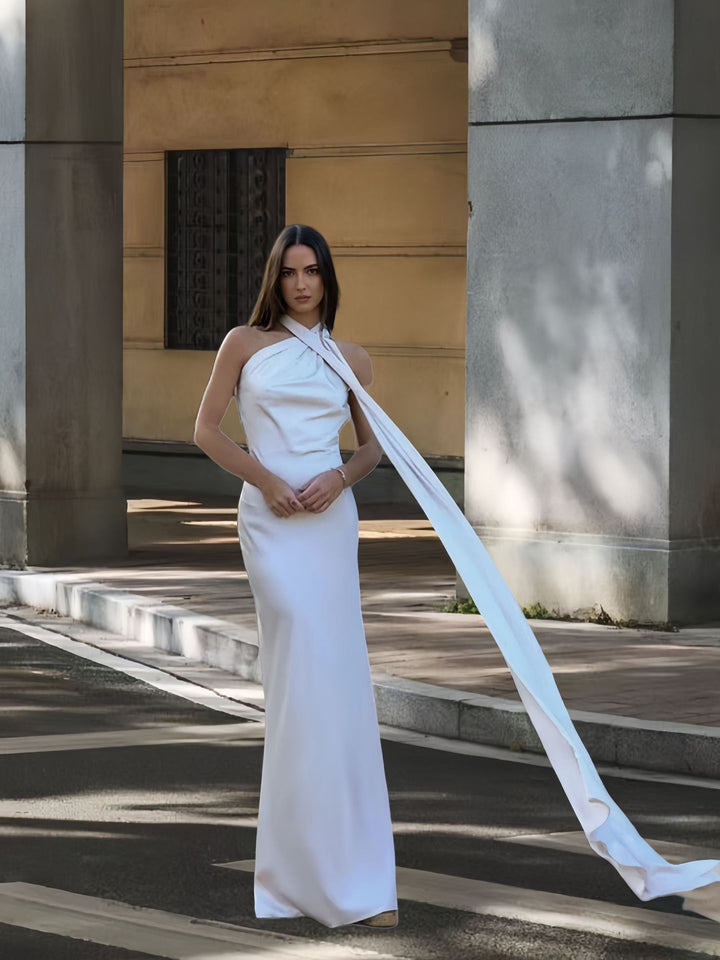 Dame aften kjole med asymmetrisk snit og elegant ståkrave Stilla