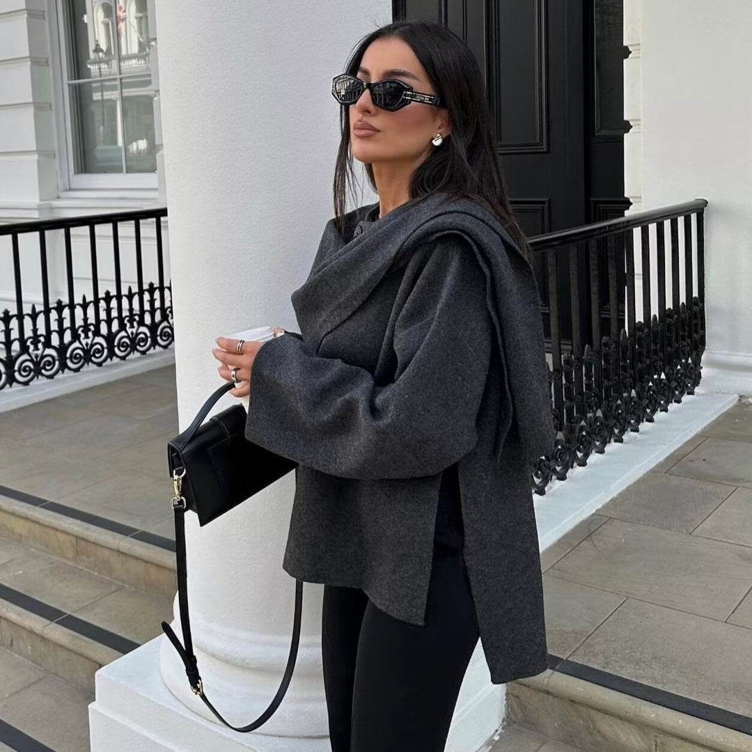 Dame elegant poncho med asymmetrisk snit og knappyntet forside Stilla