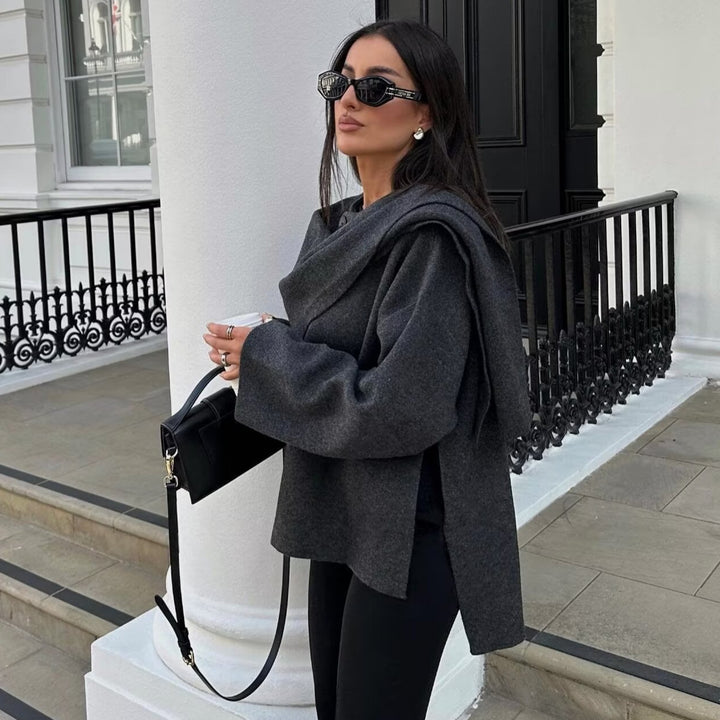 Dame elegant poncho med asymmetrisk snit og knappyntet forside Stilla