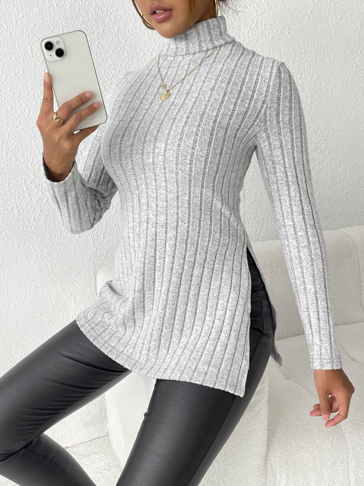 Dame rullekrave sweater med struktureret overflade og fashionable sidelæg Stilla