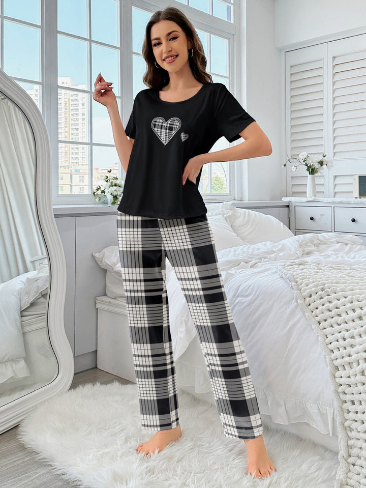 Dame pyjamasæt med hjerte-motiv og ternet bukser Stilla