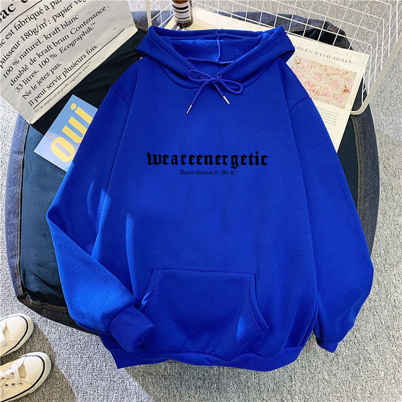 Dame hoodie med kreativ tekst og komfortabel pasform Skovae