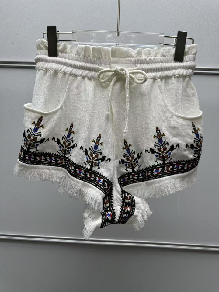 Dame broderet bluse med fine kvaster og legende detaljer Stilla