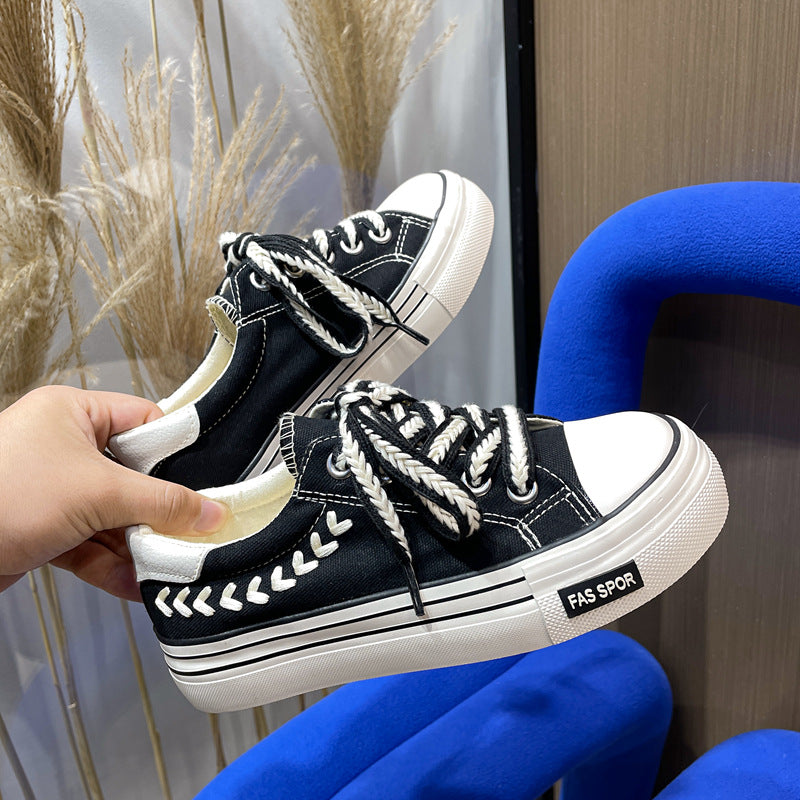 Dame Sneakers i urban stil med unikt snøredesign og komfortable såler Stilla