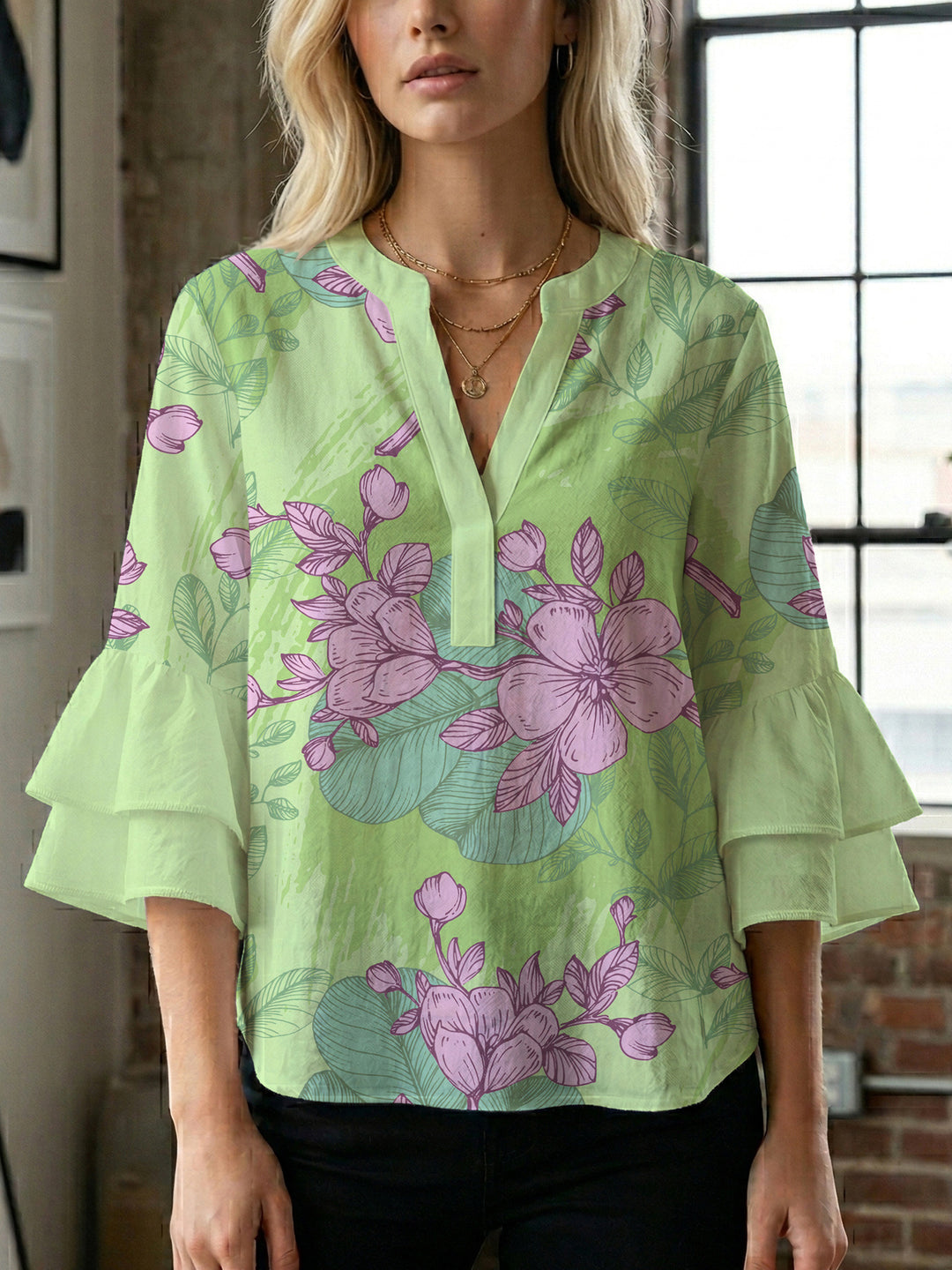 Dame skjorte med voluminøse ærmer og blomsterdesign Skovae